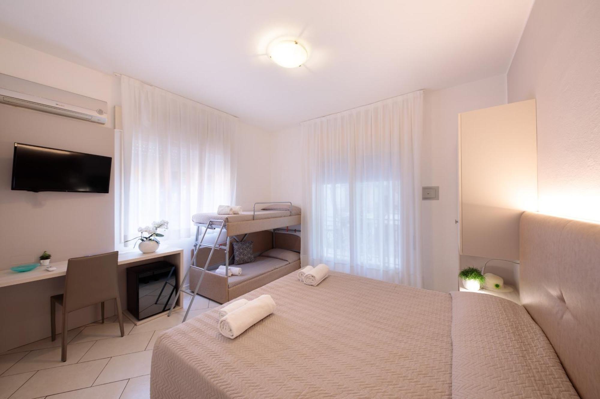 Hotel Madison Lido di Jesolo Buitenkant foto